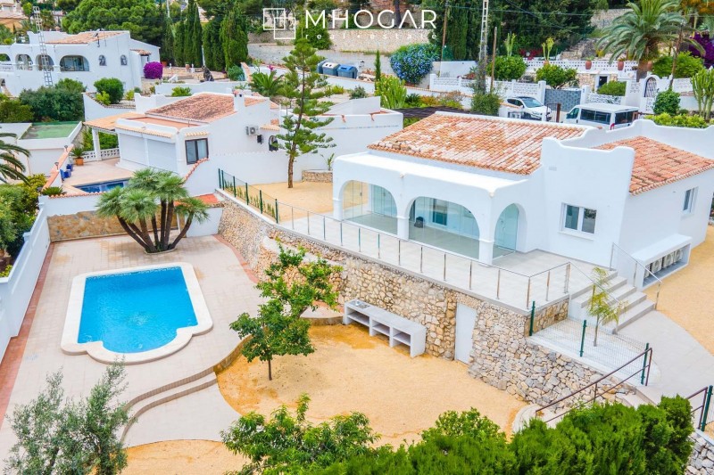 Calpe - Frumoasă vilă în stil mediteranean cu vedere la mare, de vânzare!